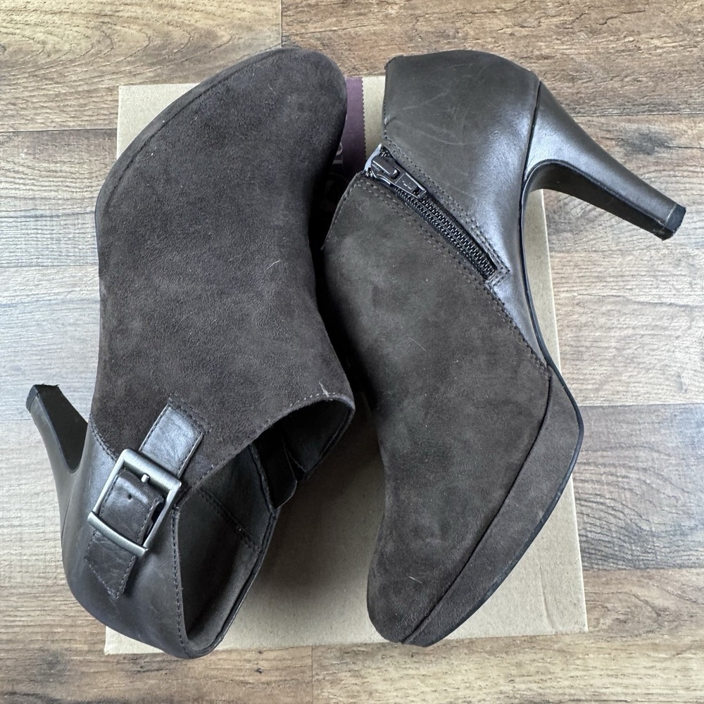 Clarks Collection Women's Ambyr Ankle Boots 8.5M